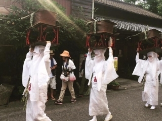 Friends of Japan Series: Japanese Shrines - Zaynab Nakhid